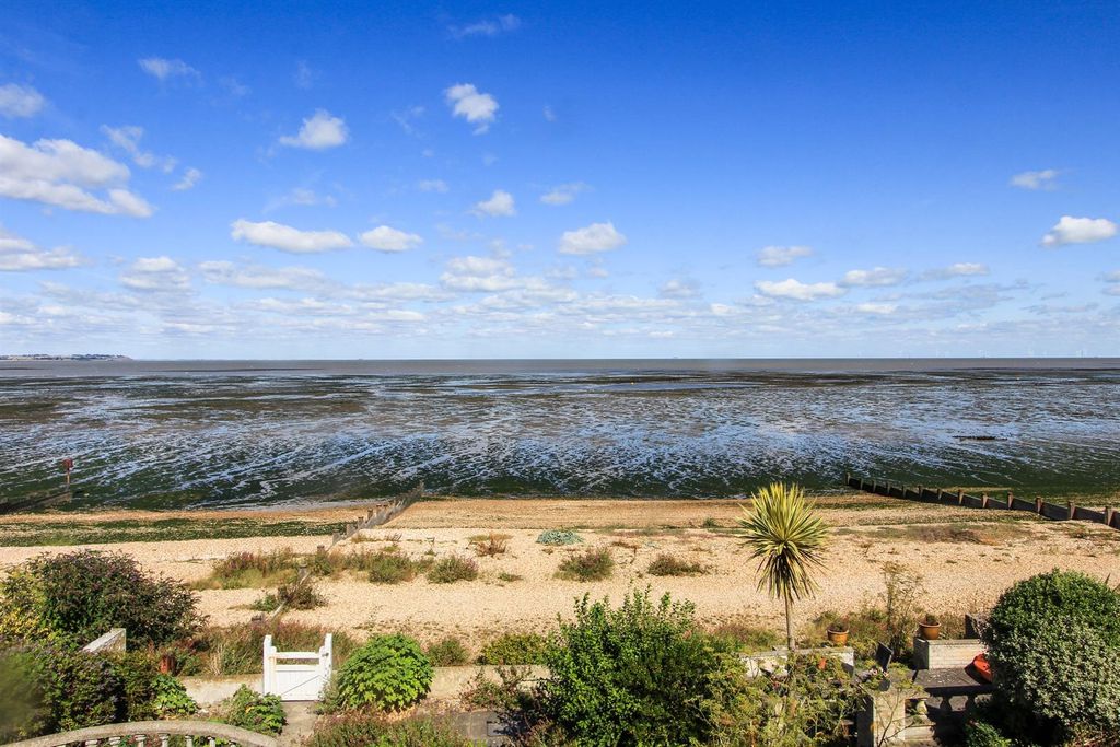 Property photo 2 of 16 Admiralty Walk, Whitstable