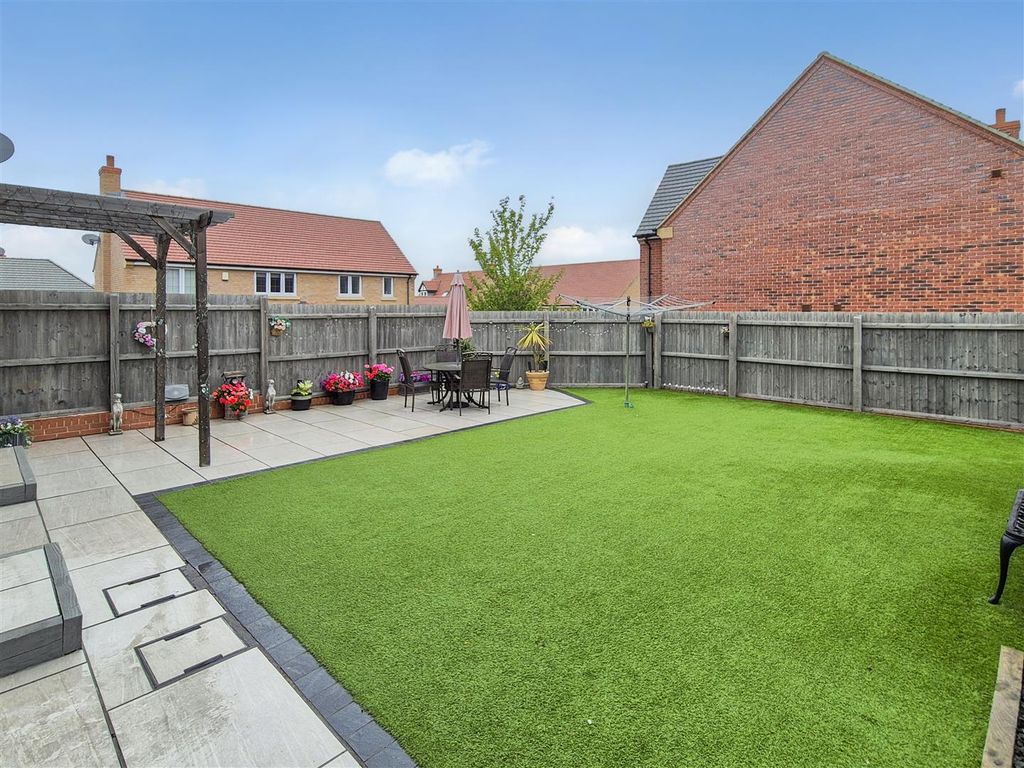 Property photo 2 of 22 Private Rear Garden