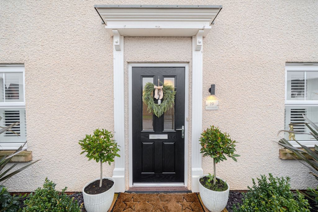 Property photo 2 of 43