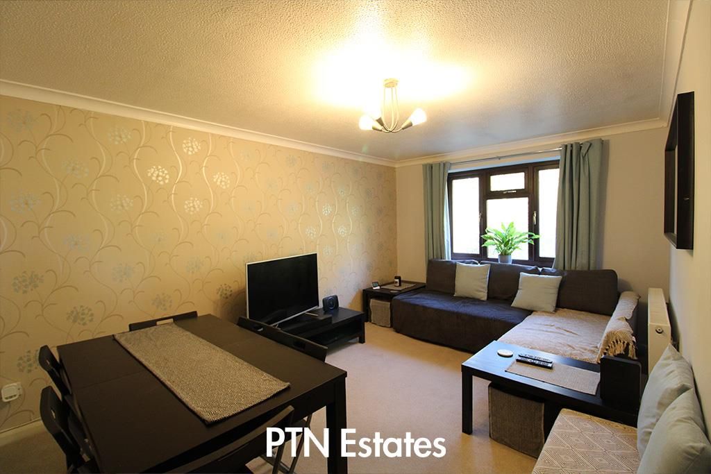 Property photo 2 of 8 Lounge.Jpg