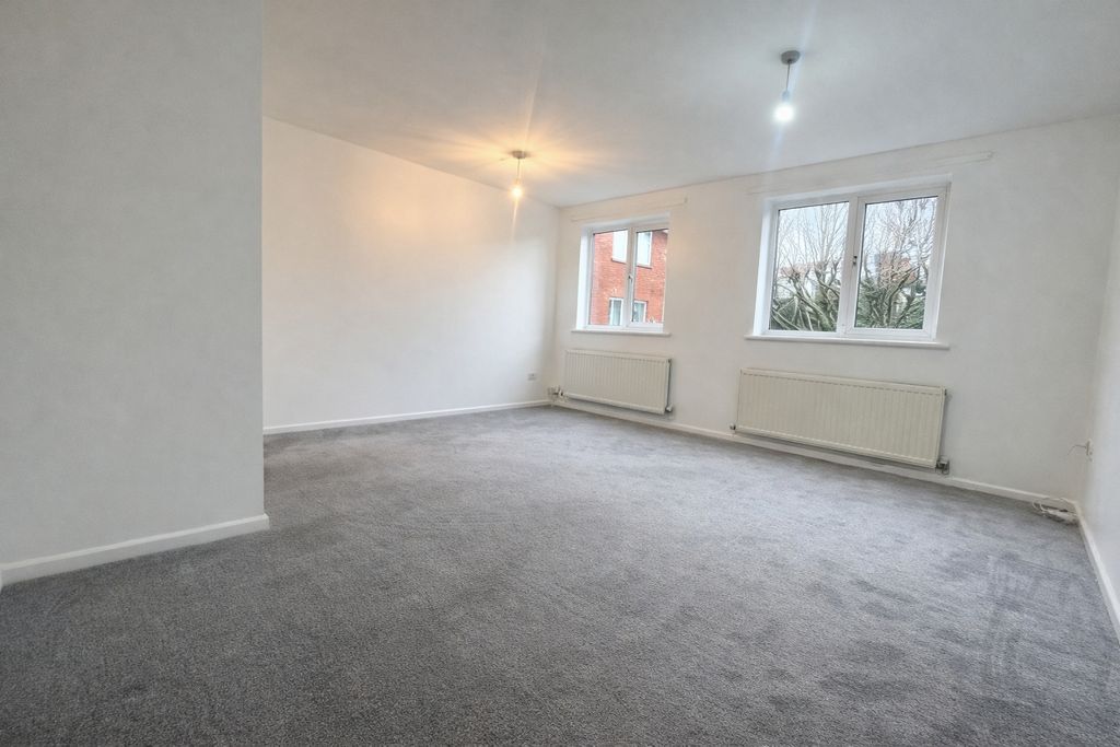 Property photo 3 of 6 Living Space