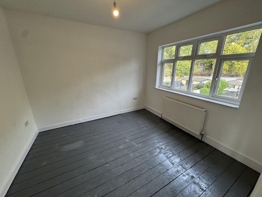 Property photo 3 of 11 Img 4164