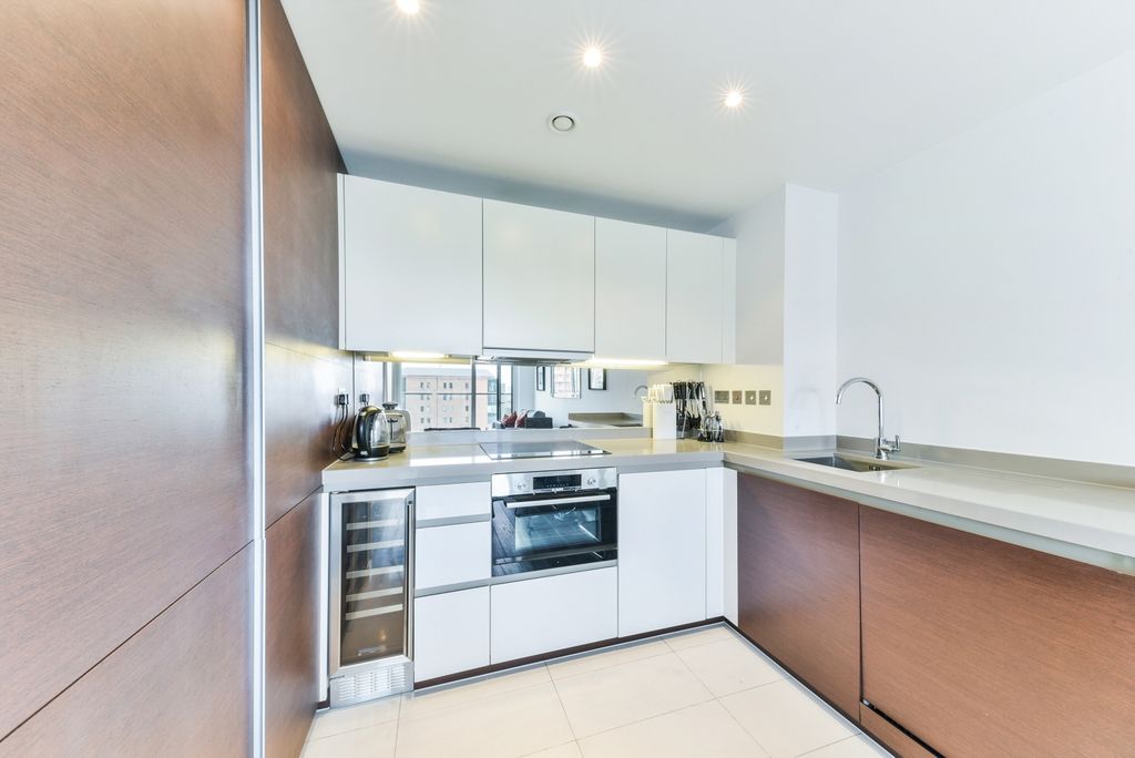 Property photo 3 of 8 Kitchen