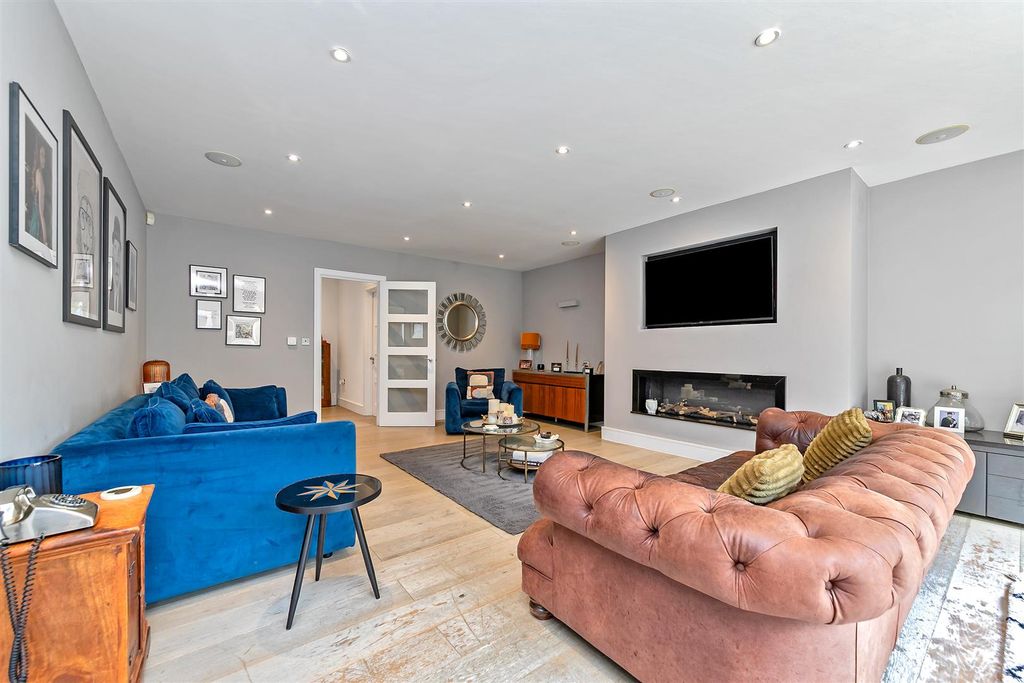Property photo 3 of 35 75Bucknallsdrive-33.Jpg