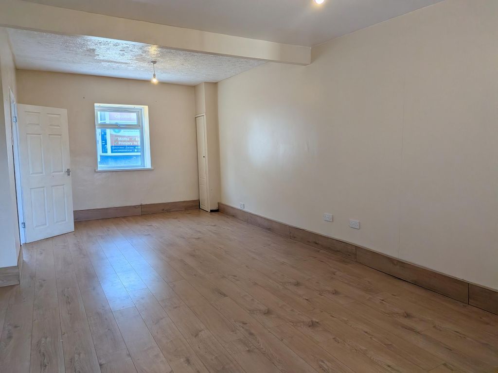 Property photo 2 of 8 Lounge