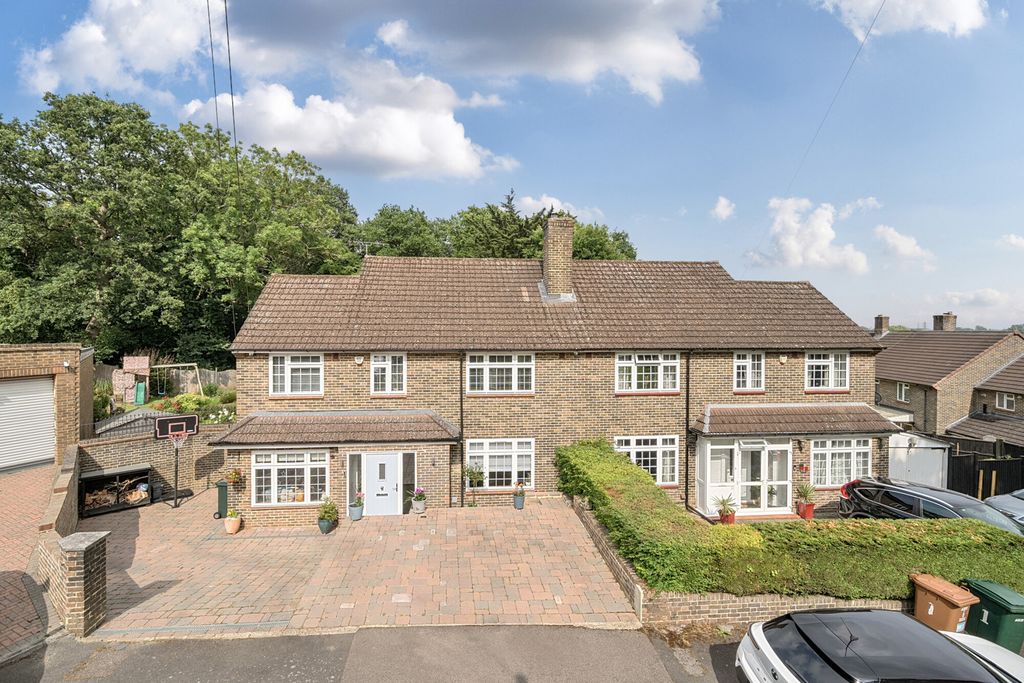 Property photo 1 of 25 1305787-1-684710E...