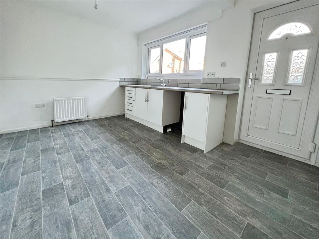 Property photo 3 of 15 Dining Kitchen