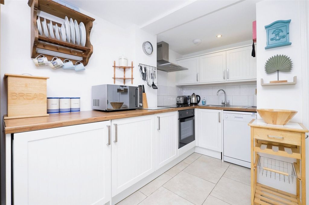 Property photo 3 of 12 Kitchen Area