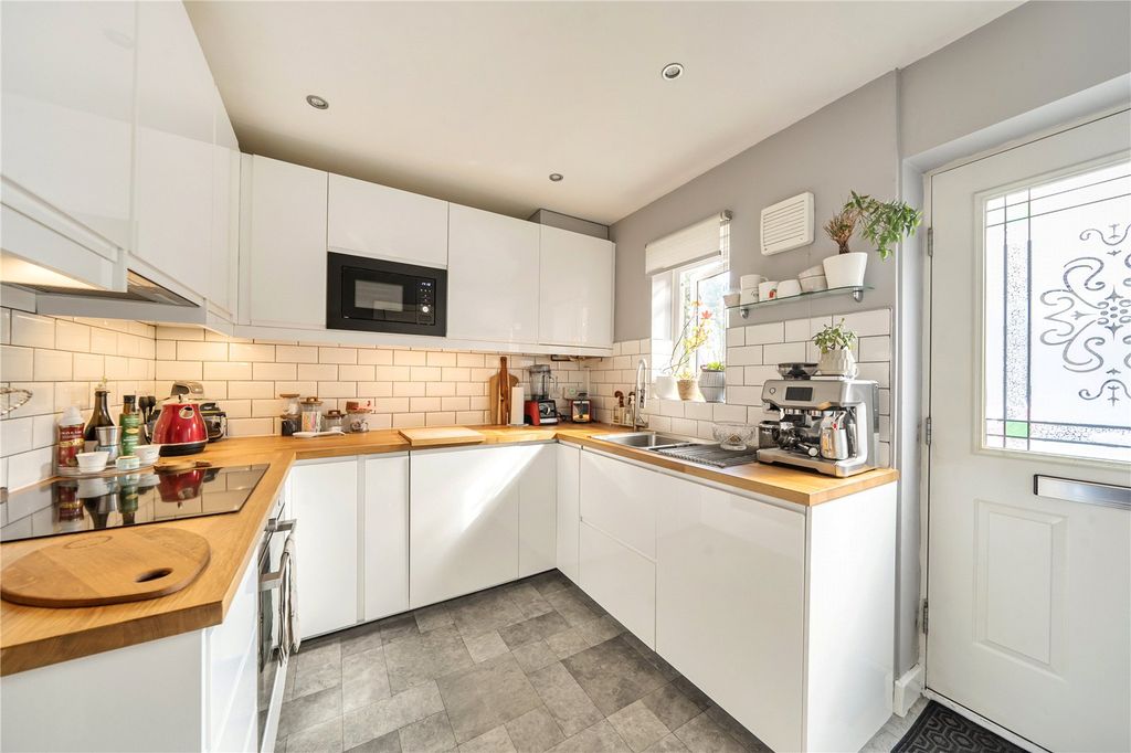 Property photo 3 of 12 Kitchen