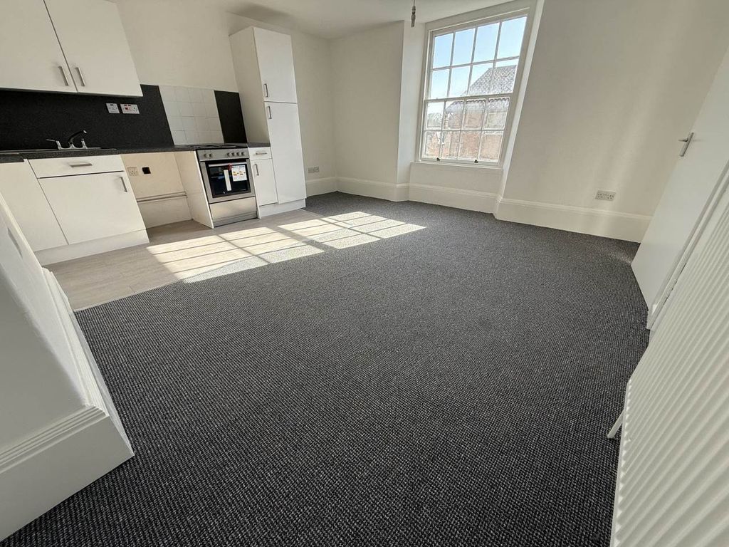 Property photo 3 of 5 Studio