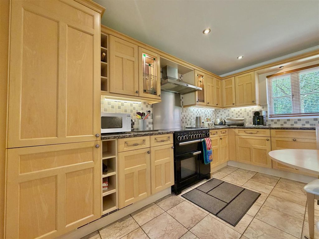 Property photo 3 of 27