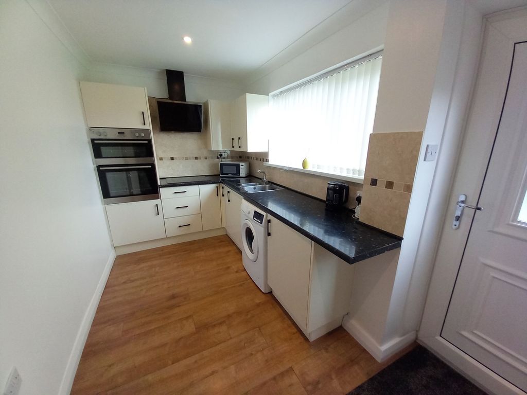 Property photo 3 of 12 Kitchen