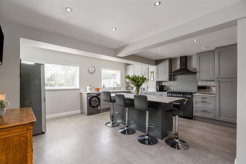 Property photo 2 of 16 6 Orchard Road_9.Jpg