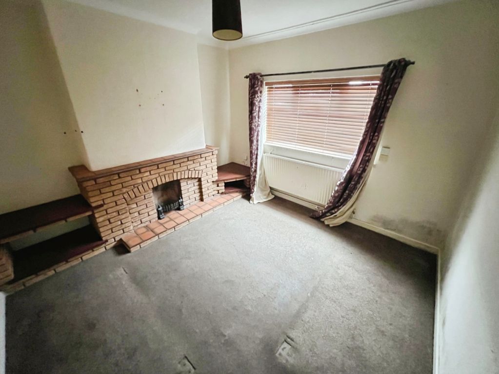 Property photo 2 of 10 Living Room