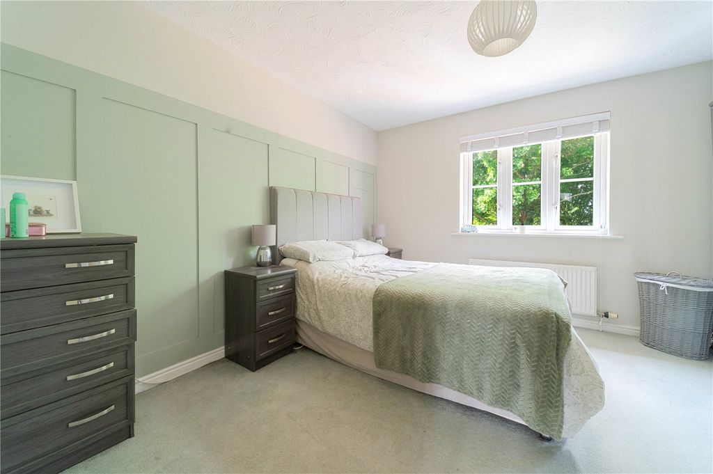 Property photo 3 of 10 Main Bedroom