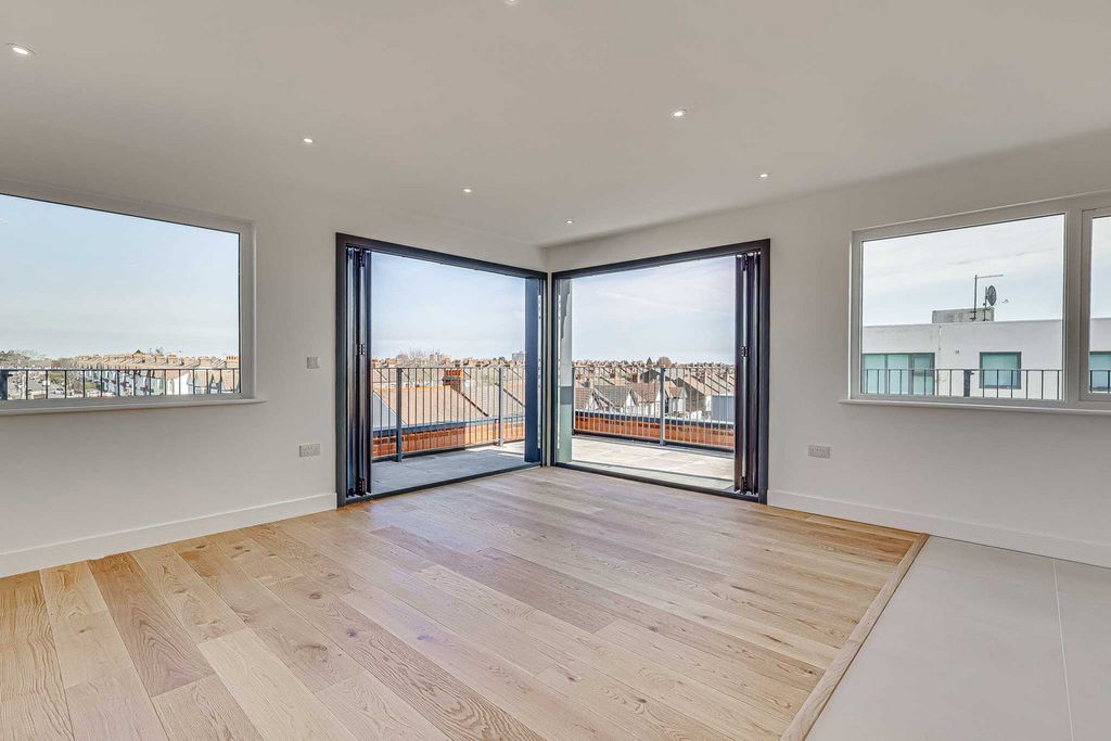 Property photo 3 of 23