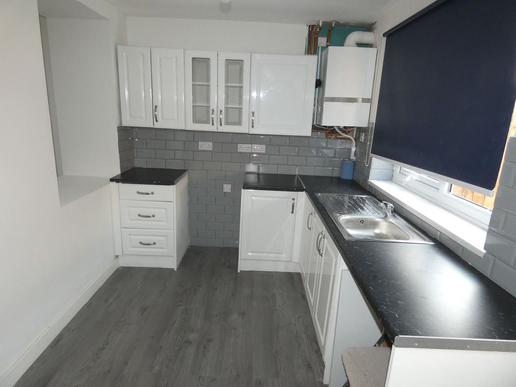 Property photo 3 of 9 Kitchen