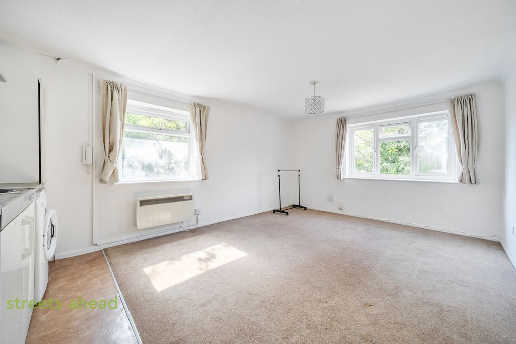 Property photo 2 of 12 4A78c2d6-F4B2-479...