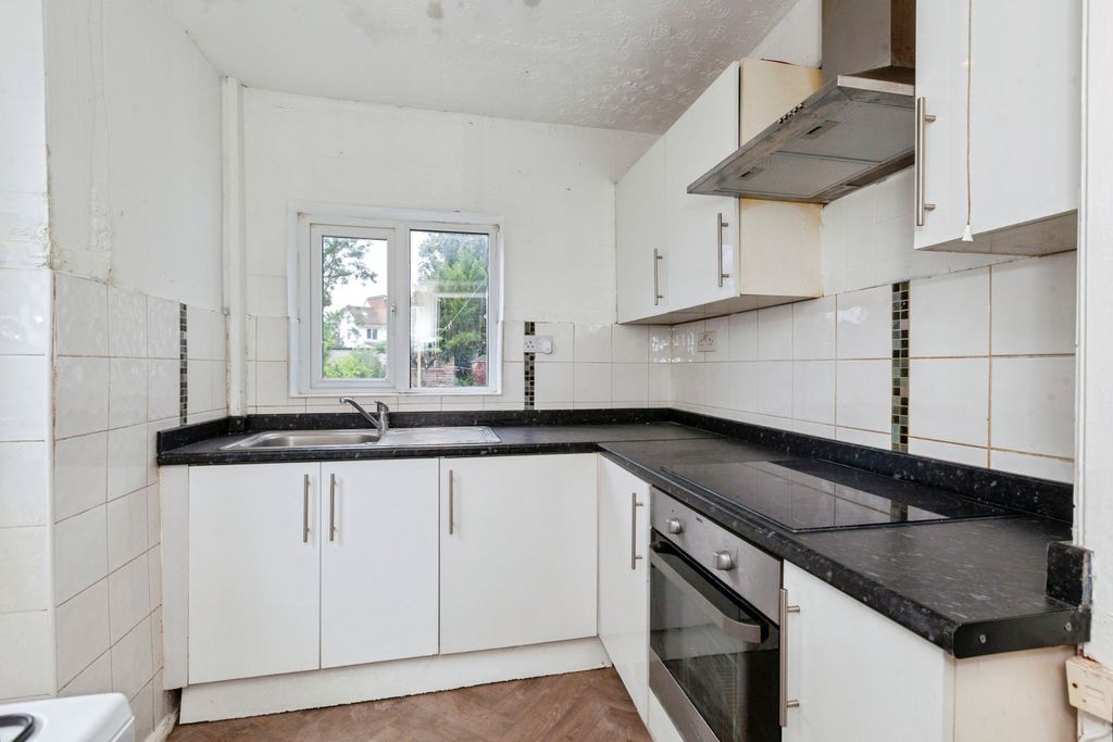 Property photo 3 of 16 Kitchen