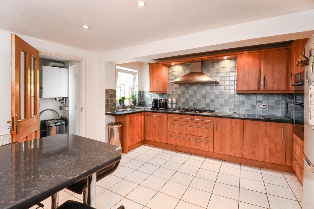 Property photo 2 of 10 Kitchen