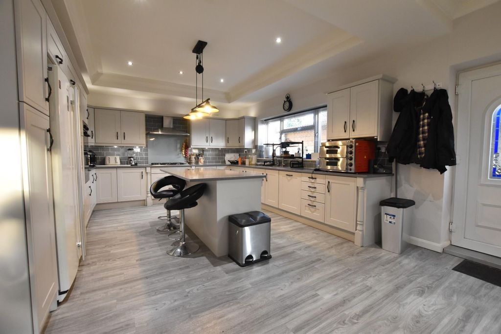 Property photo 3 of 47 Kitchen
