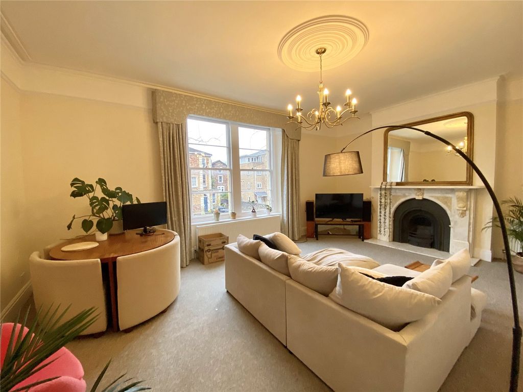 Property photo 2 of 14 Picture No. 13