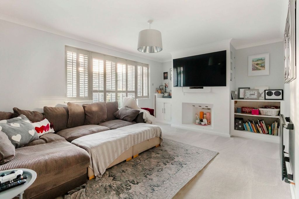 Property photo 3 of 19