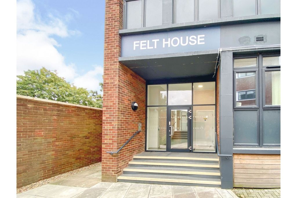 Property photo 1 of 11 1 Plus Second Bedroom/Office Large Apartment For Rent