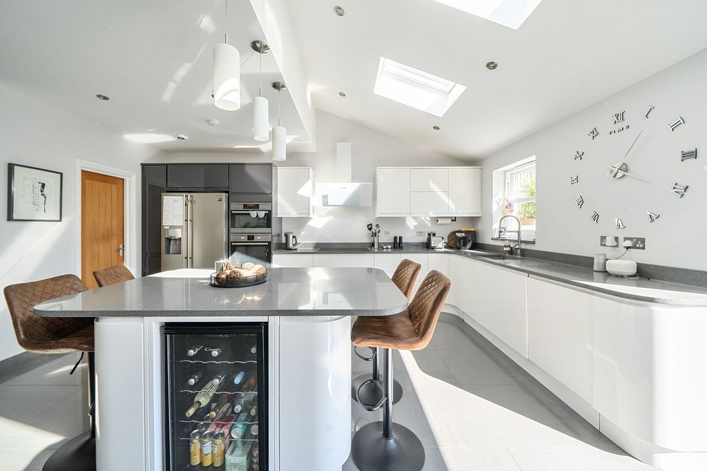 Property photo 2 of 21