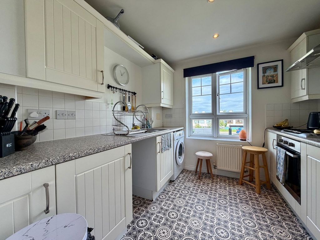 Property photo 2 of 9 Kitchen