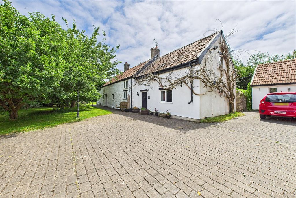 Property photo 2 of 24