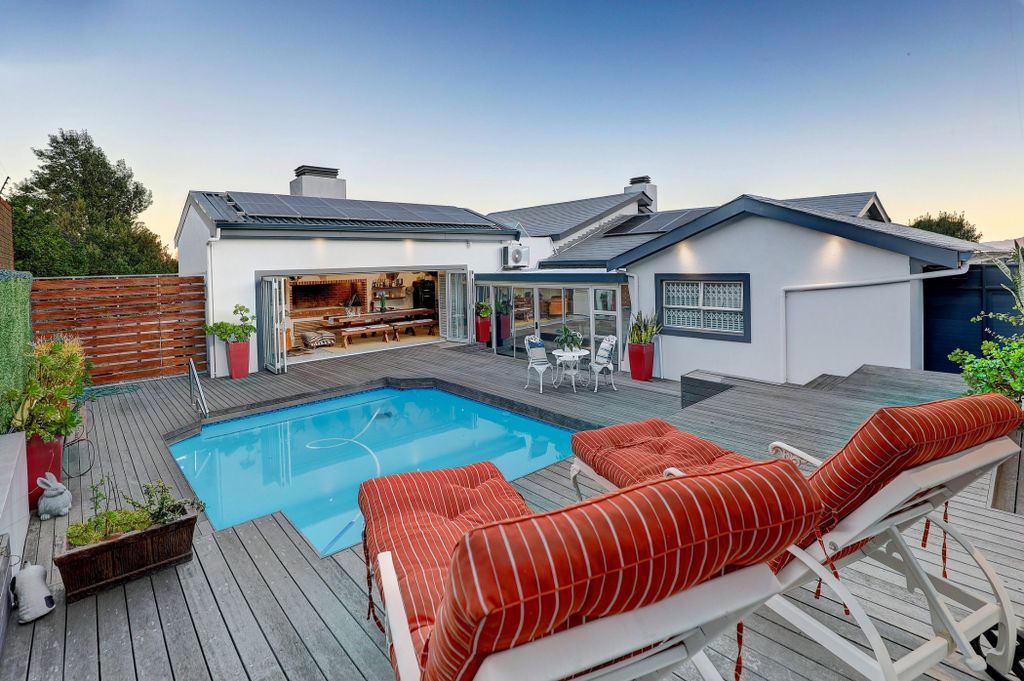 Property photo 3 of 44 Dbv1688315