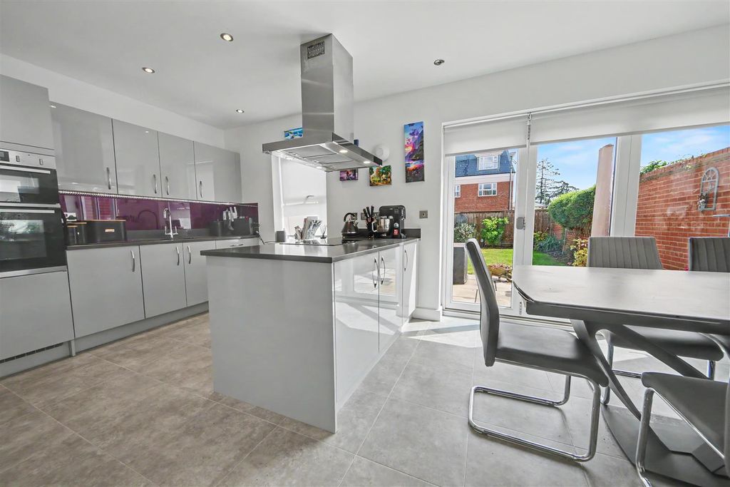 Property photo 3 of 16 Kitchen Diner (3).Jpg
