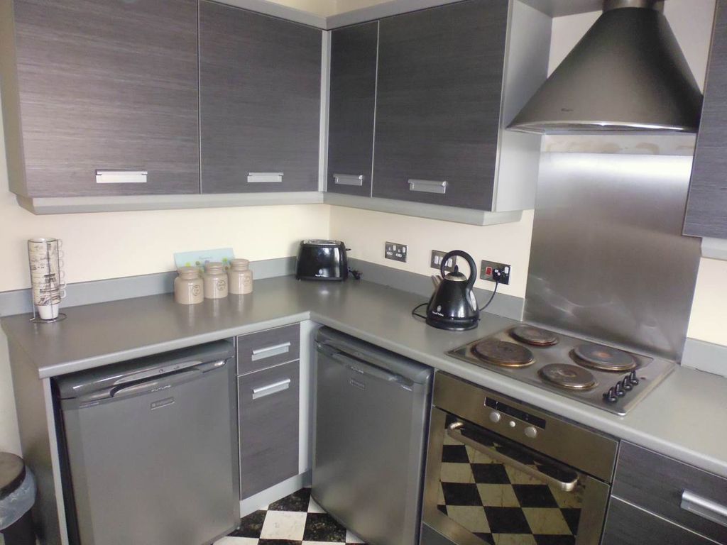 Property photo 3 of 6 Kitchen