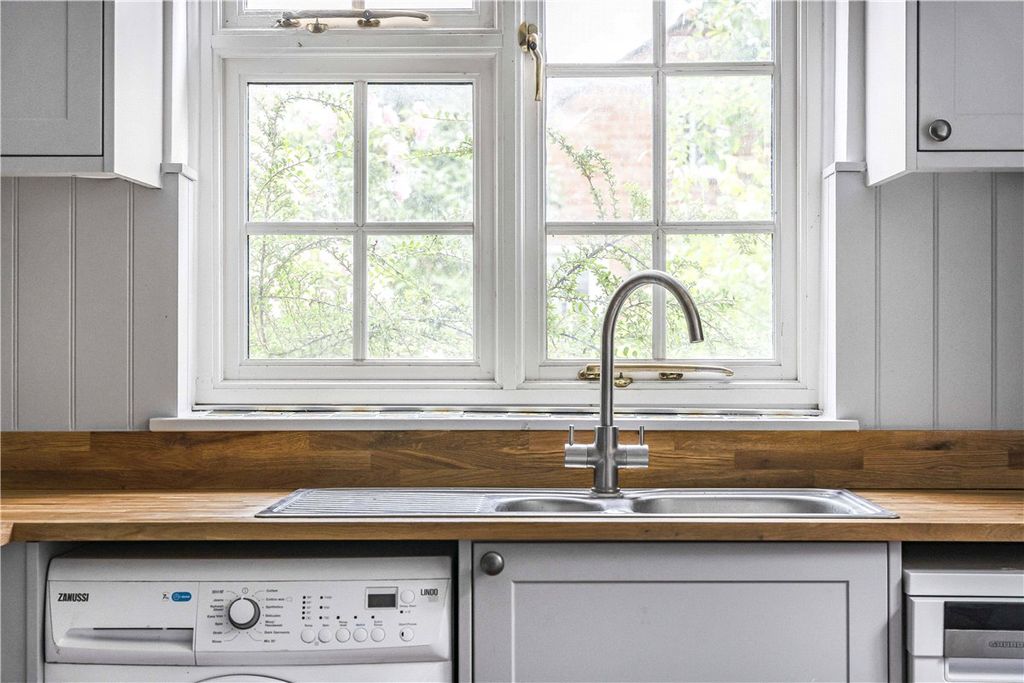 Property photo 3 of 25 Kitchen