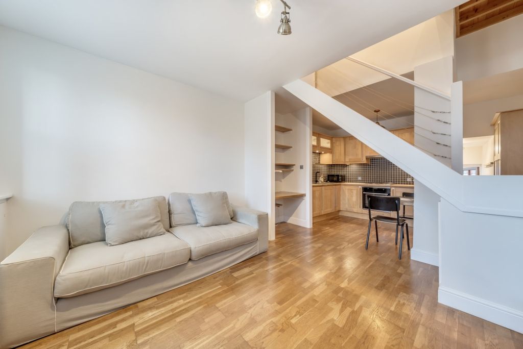 Property photo 1 of 7 932649 (2)