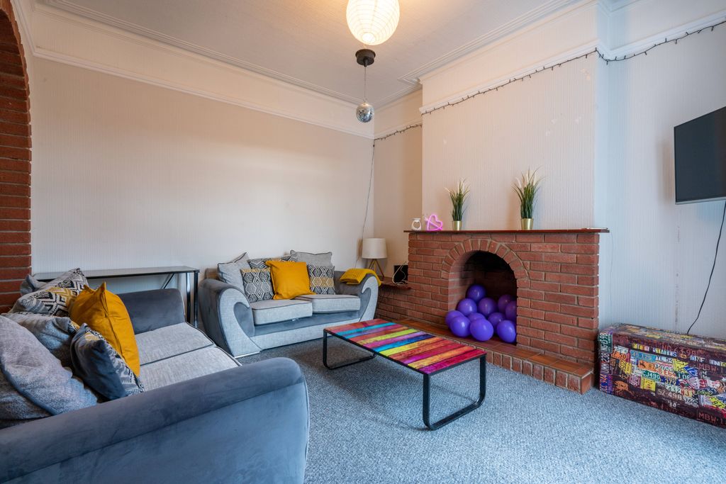 Property photo 2 of 9