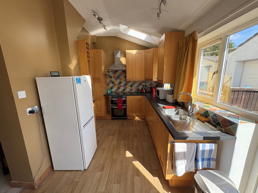 Property photo 3 of 17 Kitchen