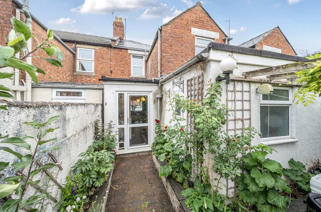 Property photo 2 of 20 Courtyard