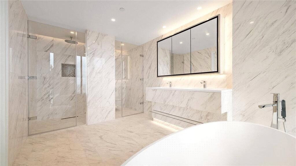 Property photo 3 of 13 En Suite