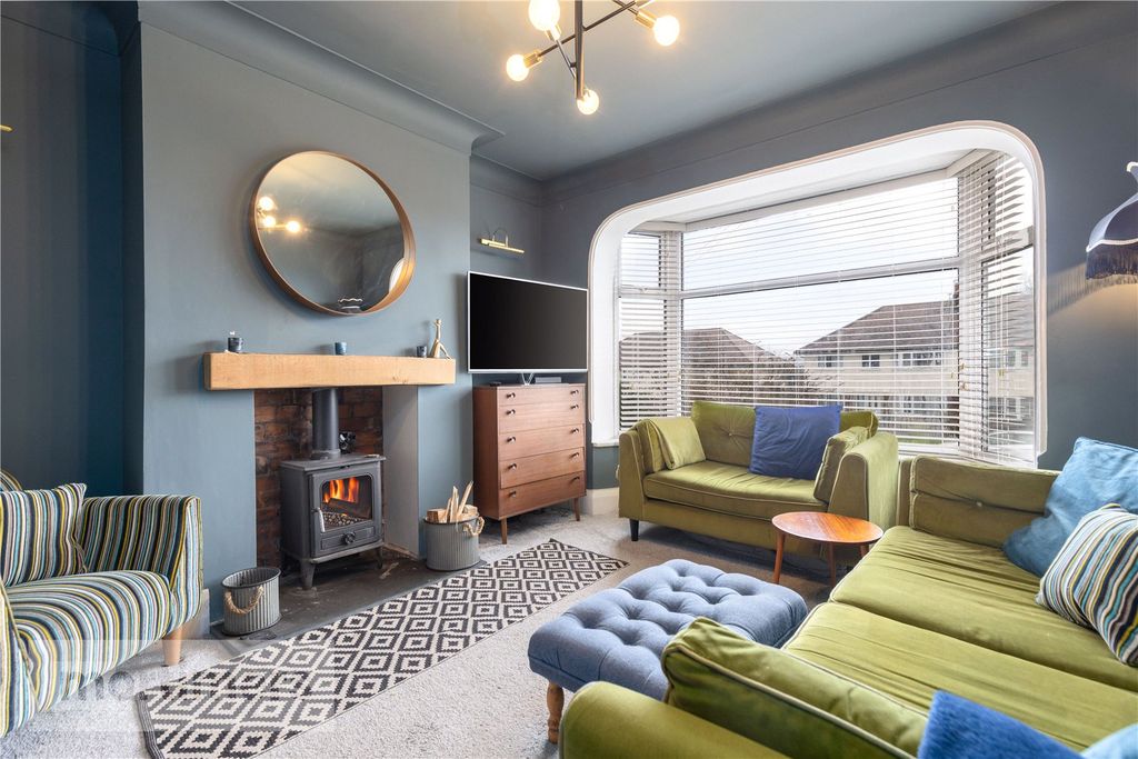 Property photo 2 of 28 Living Room