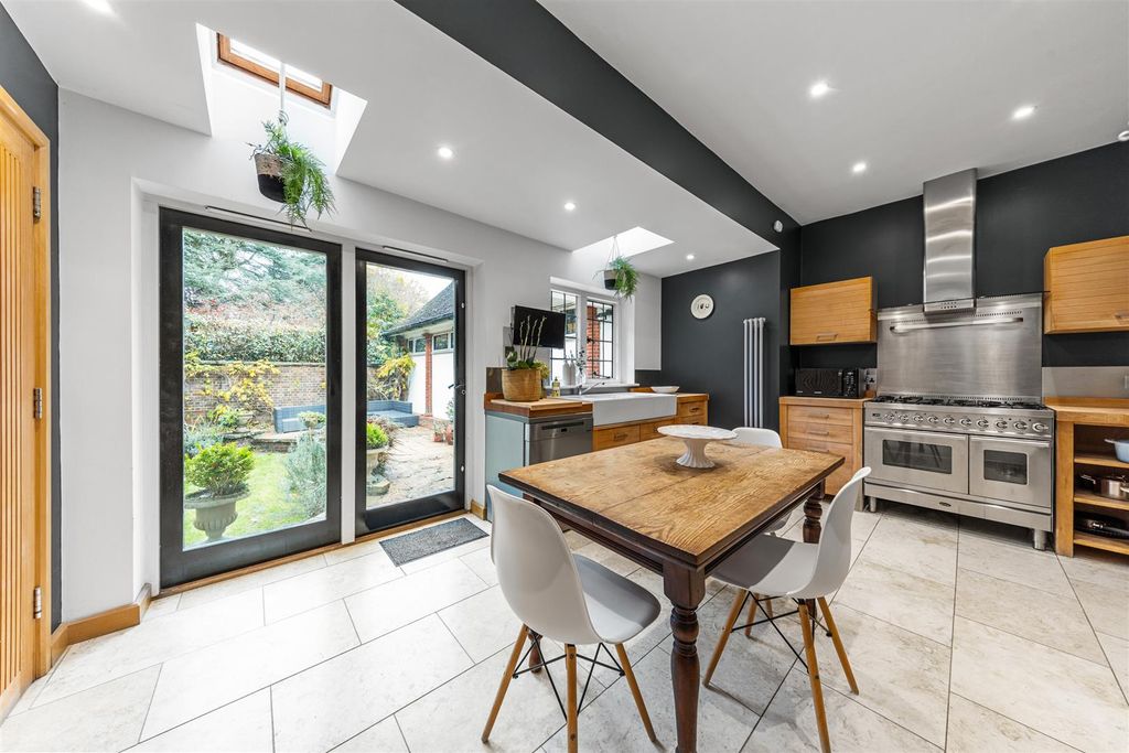 Property photo 3 of 24 Wancom Edge, Puttenham-74.Jpg