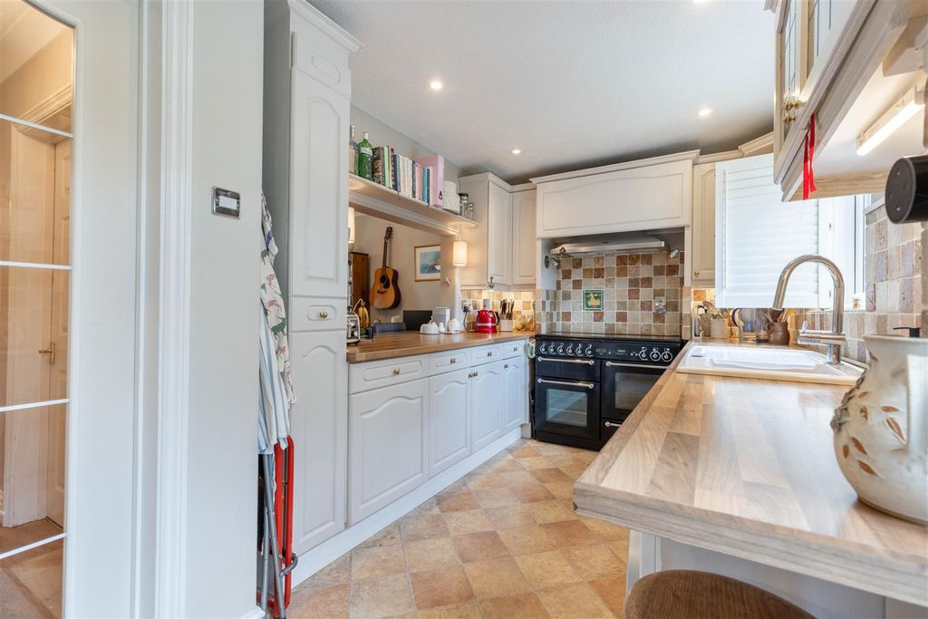 Property photo 3 of 22 Kitchen