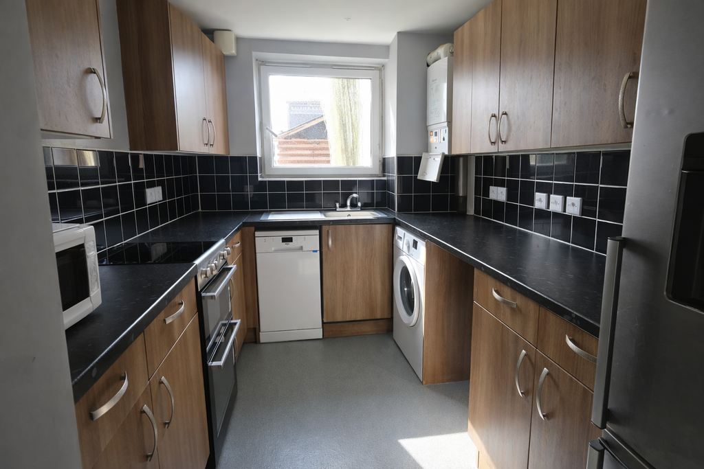 Property photo 3 of 14 Kitchen