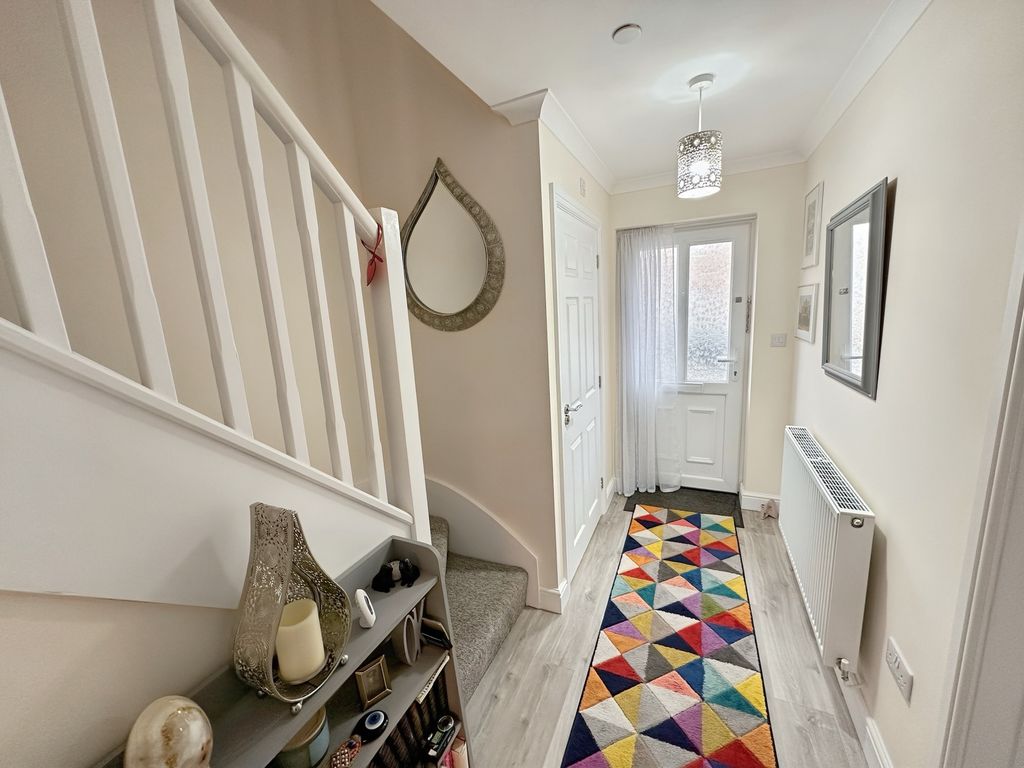 Property photo 3 of 19 Entrance Hallway