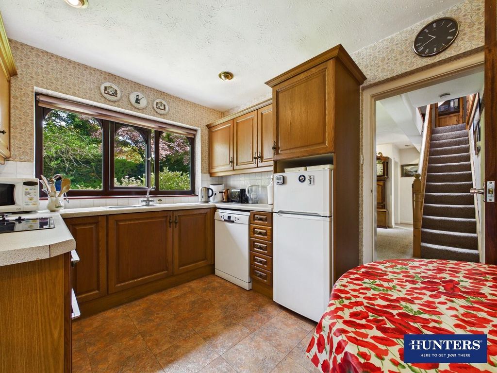 Property photo 3 of 32 Kitchen