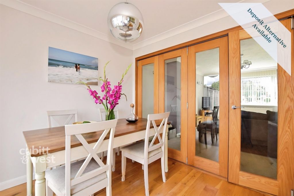 Property photo 3 of 11 18 Maple Walk - 8