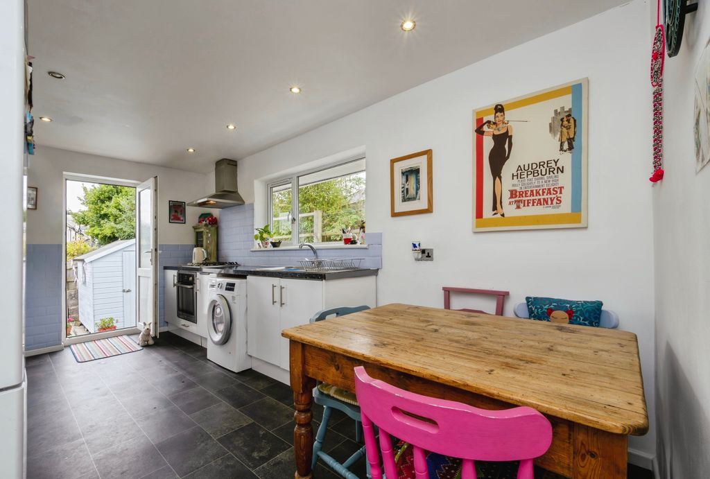 Property photo 3 of 20 Kitchen:Diner.