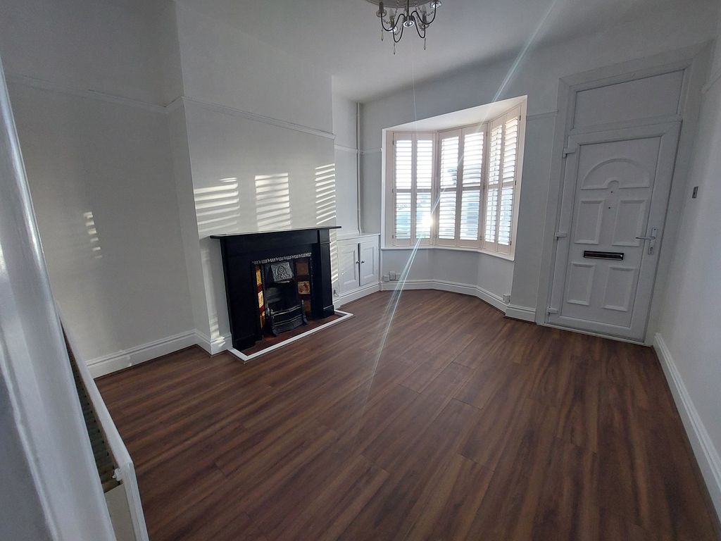 Property photo 2 of 8 Lounge