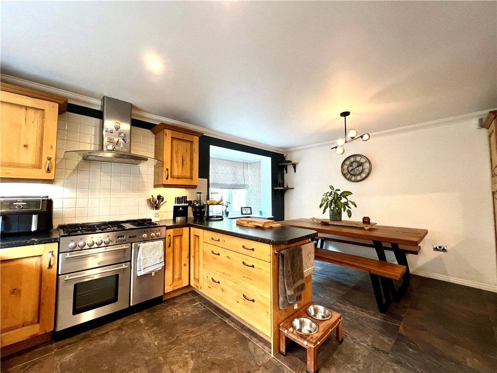 Property photo 3 of 14 Kitchen